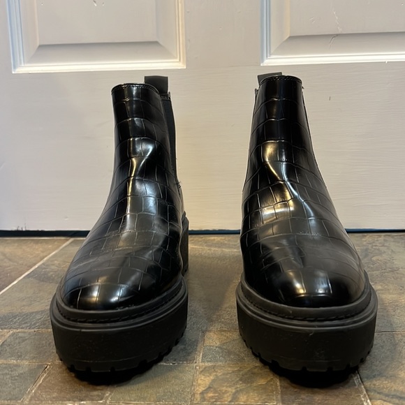 BP Cait Black Crocodile Embossed Platform Chelsea Boots Size 10 - Picture 4 of 13